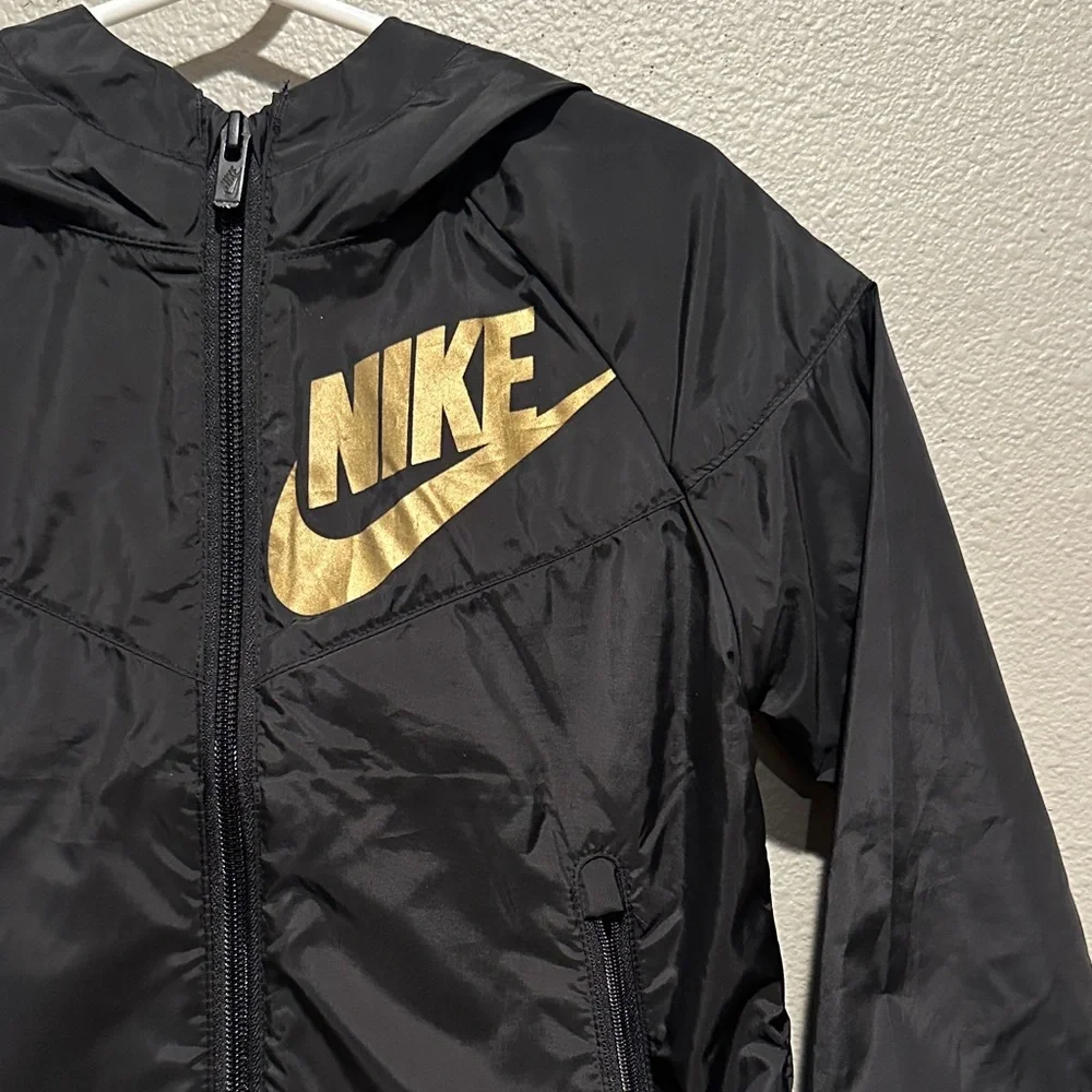 Nike wind breaker